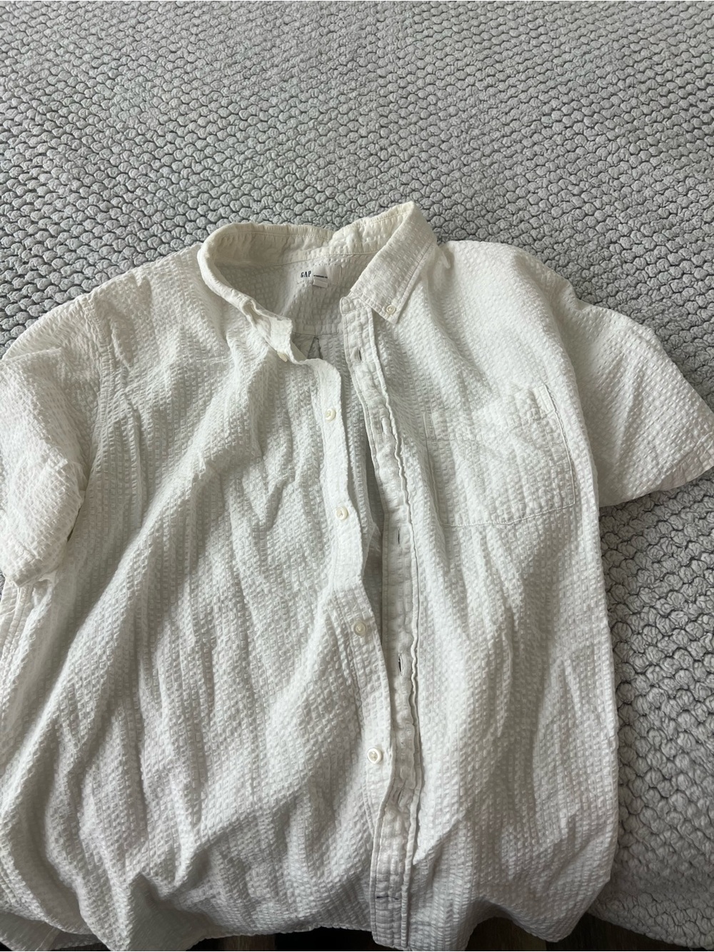 GAP Men's White Textured Short-Sleeve Button-Down